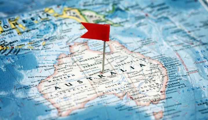 Australia pauses border reopening process amid Omicron fears