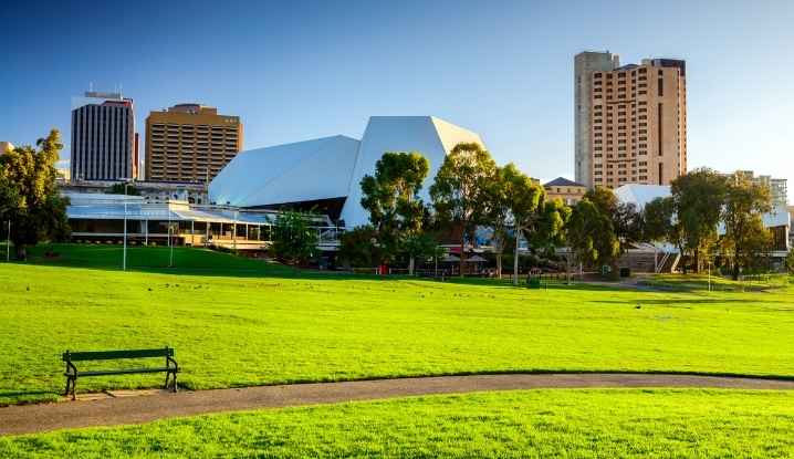 Australia’s migrant population falls for the first time in 20 years